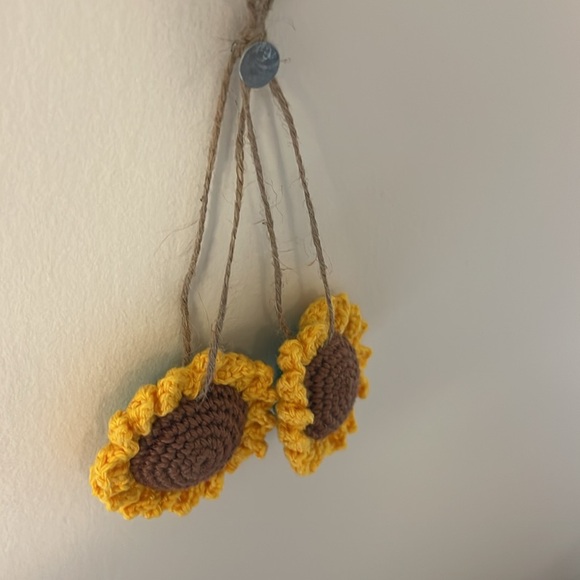 Free With Bundle Handcrafted Sunflower Ornaments Set Crochet Seasonal Decor - Picture 3 of 8